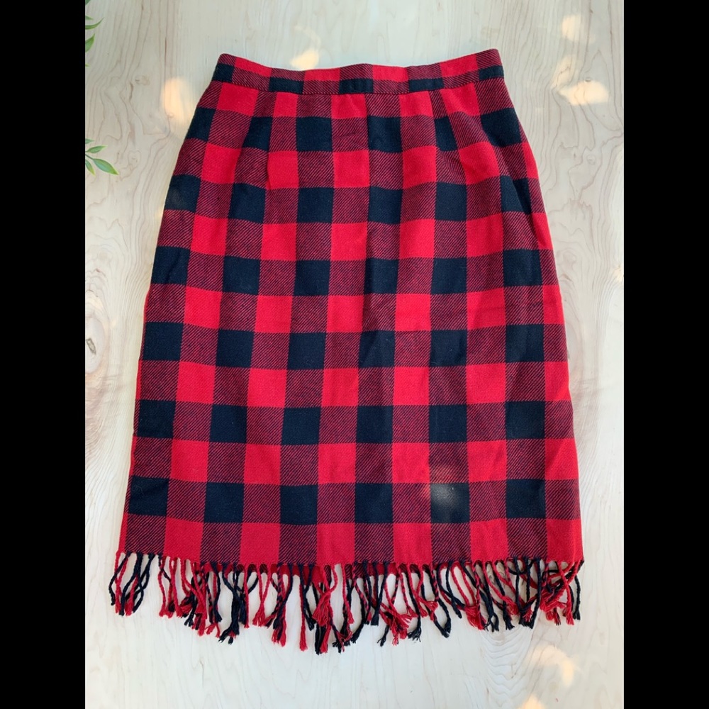 Savion woman’s skirt